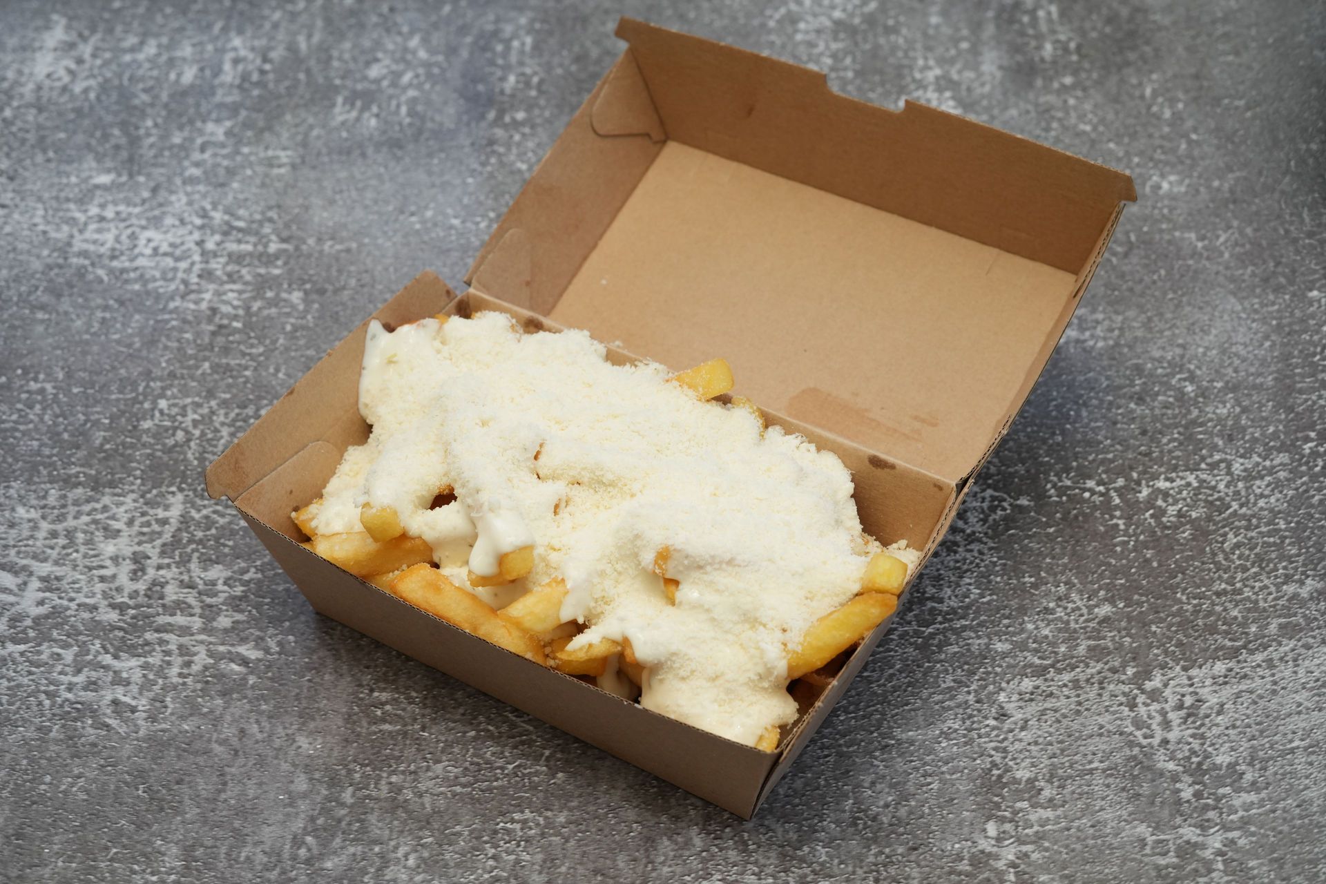 Garlic Parmesan Fries – Classic Fries mit Knoblauch, Aioli und Parmesan