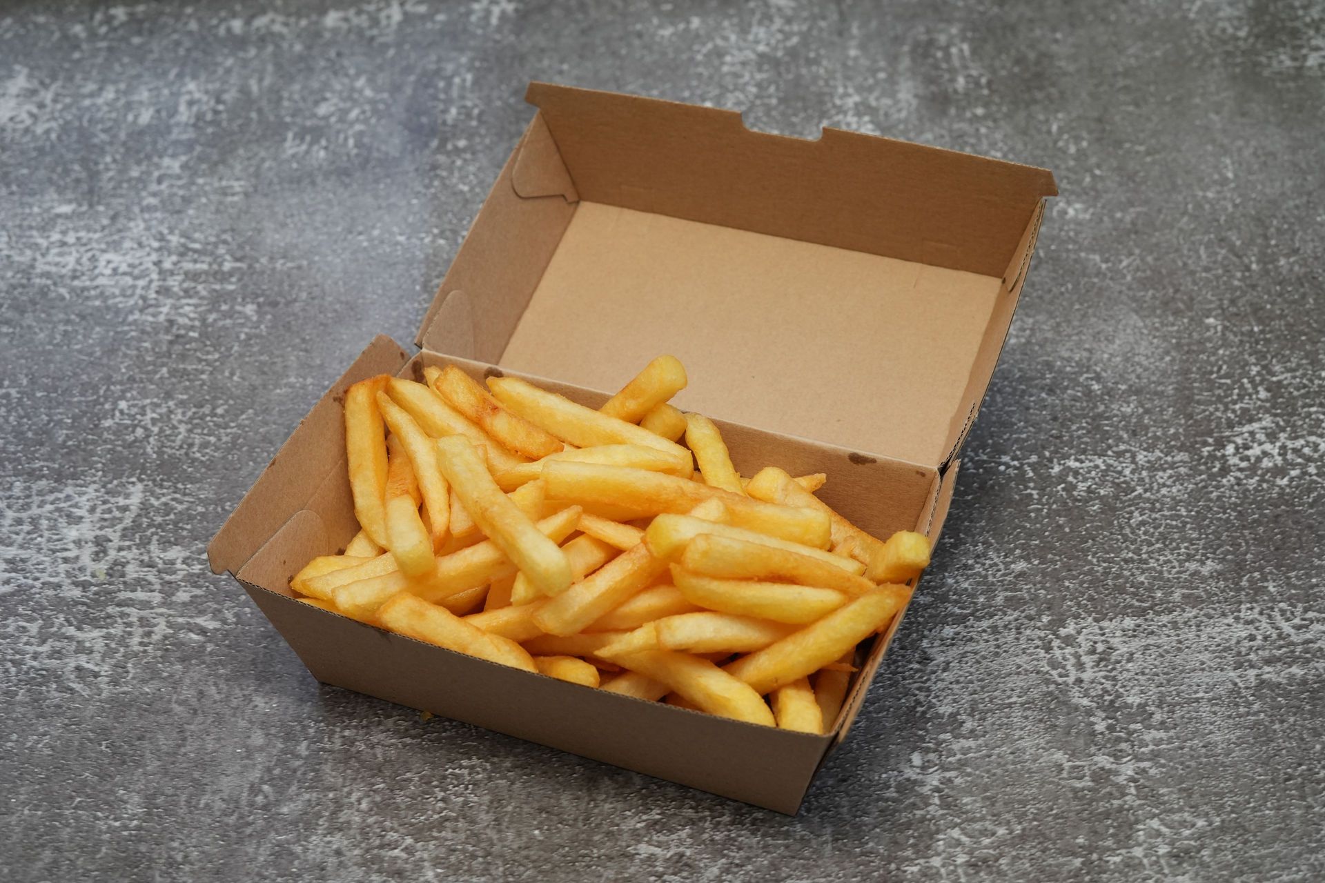 Super Crunch Fries – Classic Fries mit Fried Chicken und Barbecue Sauce